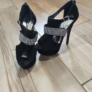 CUTE STILETTO HEELS FROM SHOE DAZZLE